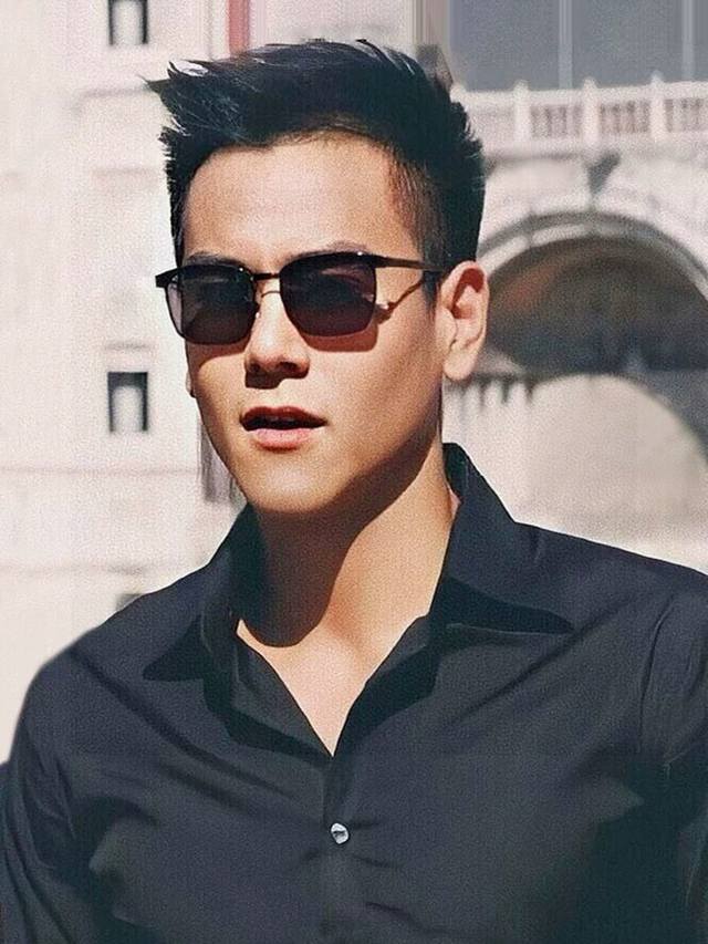 Lv 男款炫彩飞行员偏光太阳镜 材质：高清尼龙加厚卡槽高清偏光镜片 无边框镜架颜型号：L38900