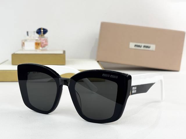 Miu Miu Mod：Smu 08U Size：52口21 140