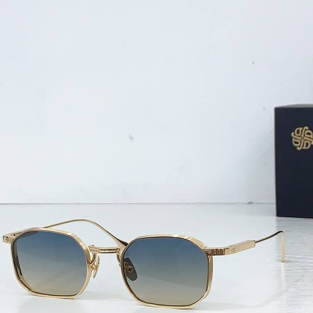 变色205。John Dailamodel: Samuelsize: 47口22-145配送盒子～～