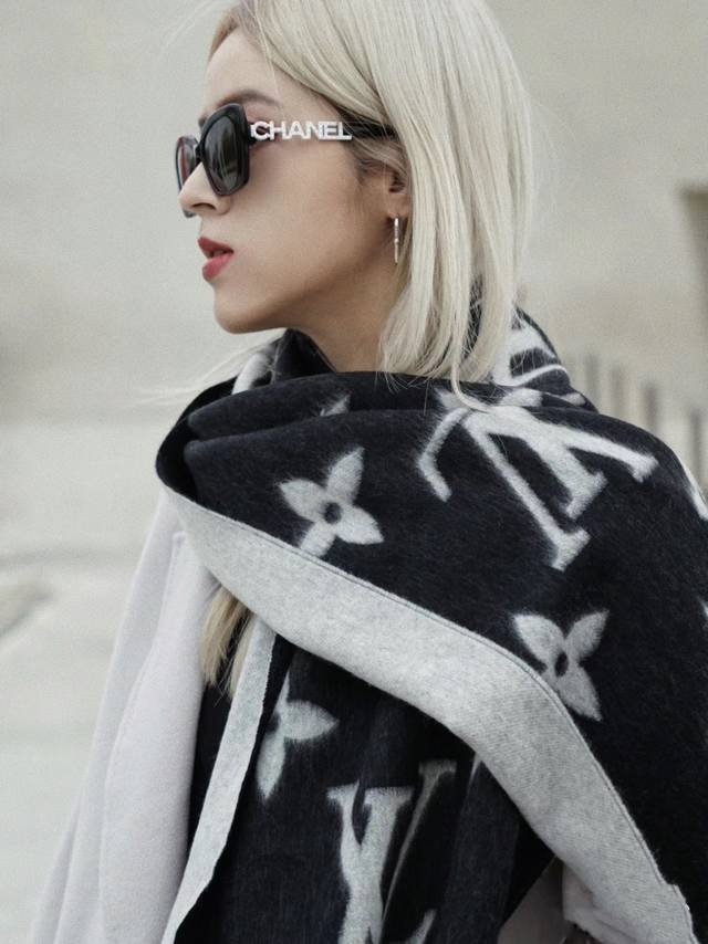 经典黑色 销冠推荐，现货发售对比下市面上的版本，真的不用Diss~国内第一批出货的流弊款~实力不容小觑这个款我们无心炒作只想好好的把控品质一直不声不响，默默开发