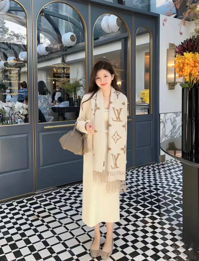 经典奶茶色 销冠推荐，现货发售对比下市面上的版本，真的不用Diss~国内第一批出货的流弊款~实力不容小觑这个款我们无心炒作只想好好的把控品质一直不声不响，默默开