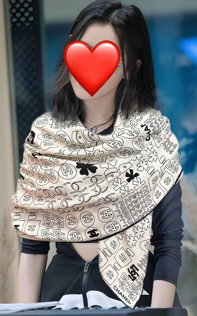 上新香奈儿2025 双面同色 经典茶花优雅Coco风 ~气质到骨子里 香奶奶新一季的面料超高级，真心超级柔软，丝丝顺滑 韧性很强 不容易被轻易勾丝！今年新出的系