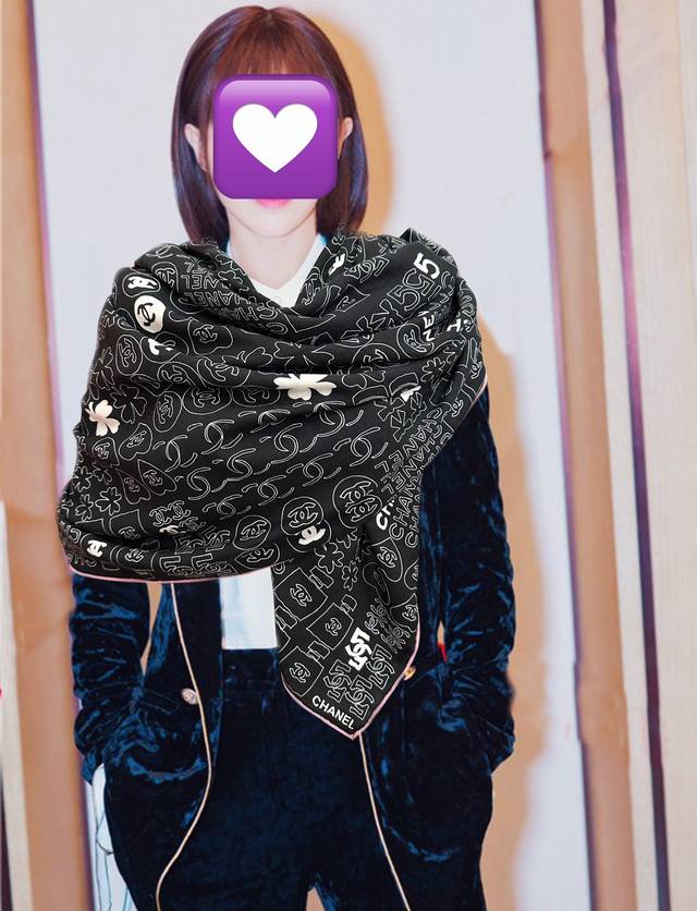 上新香奈儿2025 双面同色 经典茶花优雅Coco风 ~气质到骨子里 香奶奶新一季的面料超高级，真心超级柔软，丝丝顺滑 韧性很强 不容易被轻易勾丝！今年新出的系