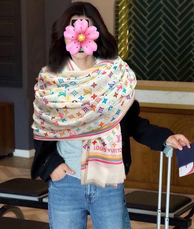 上新 L 家 2025最新款 真心赞 戒指绒长巾 实物真心美 披肩配以印花无论设计喷绘都是非常到位细节都可见整个围巾给人气场的同时又非常精致高端Vip推荐绝对值