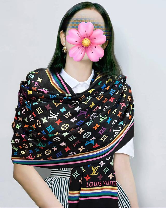 上新 L 家 2025最新款 真心赞 戒指绒长巾 实物真心美 披肩配以印花无论设计喷绘都是非常到位细节都可见整个围巾给人气场的同时又非常精致高端Vip推荐绝对值