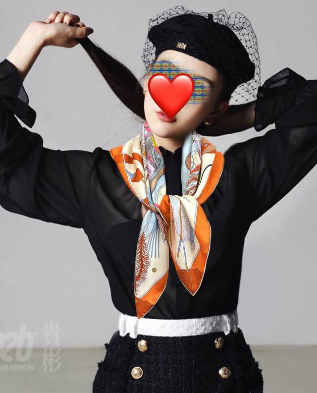 爱 马 仕 官网同步手工卷边真丝方巾 这款爱马家展现强大而迷人的女性魅力精髓 此90厘米方巾推出诠释无限的情感和自由 以别样方式书写个性叙事 由于这款方巾采用手