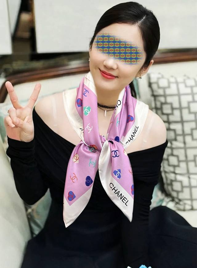 上新小香2025 蝴蝶结 春夏季新款，太美了 买到都说好下手一定要快高端 大爱女人尤物 货极少 四季都可以用真心美的让人非常非常心动 上身效果简直美翻了 品质非