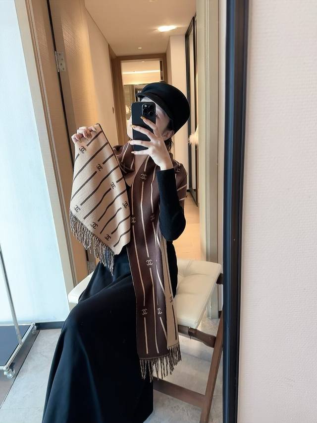 Chanel 25B 香奈儿难得一见的针织单品，温柔配色，超级迷恋气质低调恬静又不失优雅 重点推荐一秒心动啊！！！高级，奢华！永恒！不是那种过眼云烟的款式！！！