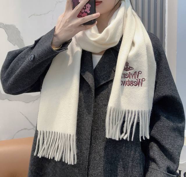 薇薇安 西太后 极品山羊绒小围巾，送人自留都太高大上了重磅上新，爆款爆款，渠道极品硬货～出口意大利直供专柜尾单到手数量极少，客供面料100%羊绒，手感软糯，经“