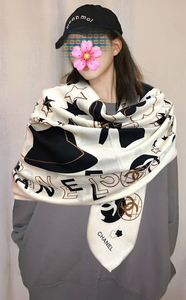 爆款2025 香奈儿Zg同步 太美了 双面同色 经典茶花帽子设计优雅风 ~气质到骨子里 香奶奶新一季的面料超高级，真心超级柔软，丝丝顺滑 韧性很强 不容易被轻易