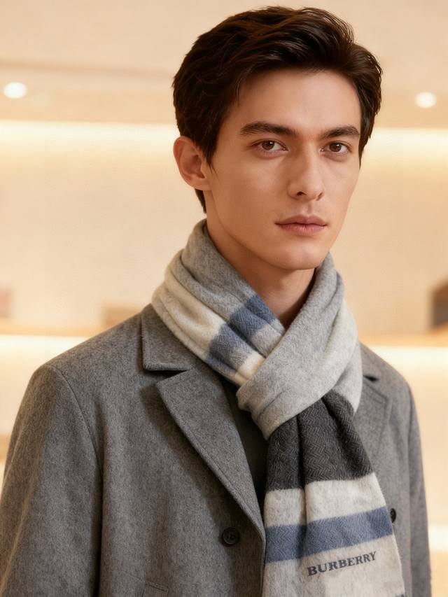 巴宝莉Burberry字母专柜款 顶级出口尾单刺绣货不多，下手一定要快，真心美的让人非常非常心动 上身效果简直美翻了 品质非常完美 送男女朋友的绝佳礼品尺寸：3