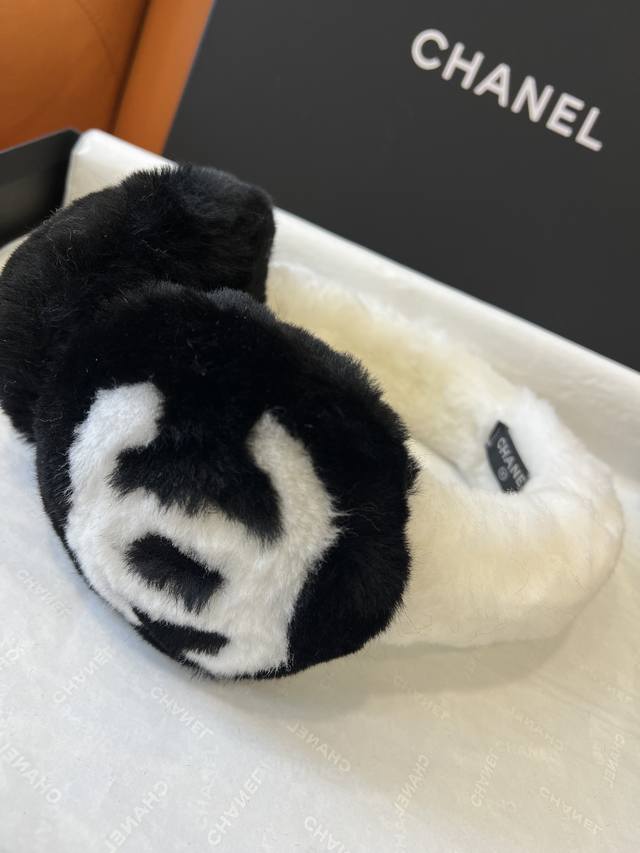 特 25N耳罩 一眼就喜欢的耳罩，秋冬就是要毛茸茸暖乎乎！特用澳洲皮毛一体，质感超柔软、顺滑、浓密～香奶奶的保暖单品，好看实用还是搭配神器，小物件秒提升幸福感！