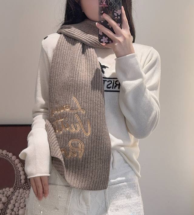 爆款上新 情侣款Lv 独家牛货 奢华尽在尺寸之间，高端品质具有超高羊绒品质才会被此品牌青睐这种精品是市场上及其少见的围巾针织，真是超级高端货只有这种大品牌才会拥