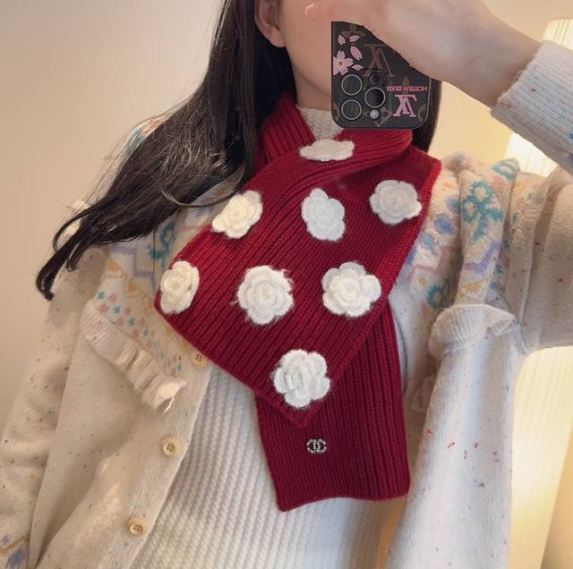 尖货重磅，金字塔单品！！真香必入款！！！直跺脚地喜欢！高级又带点时髦的趣味！！老友必收！当之无愧最主打的秋冬系列~ 冬日给我们自信的款排第一位的，非重磅的稀缺的