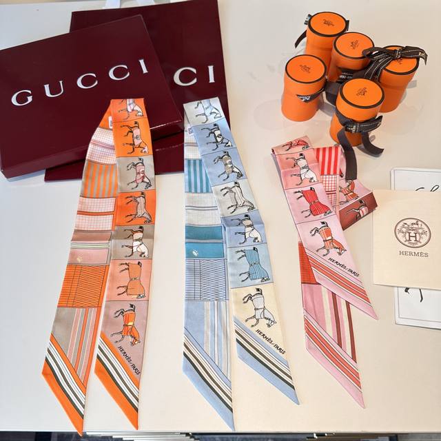 上新，18姆米重磅斜纹真丝飘带，绝对的好货，正品开版，专柜同步 爱马仕新款Twilly，顶级斜纹真丝打造 超精细的印花 字迹非常清晰 规格：5X86Cm，100