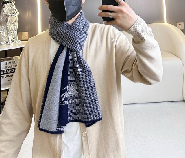 新款到！2025年Burberry爆款上新 高端男士围巾 经典战马格纹 独家牛货 具有超高羊绒品质才会被此品牌青睐这种精品是市场上及其少见的围巾针织，低调奢华的