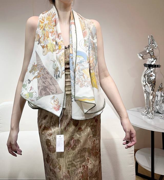 马术学院”140双面同色丝毛披肩～Hermes 手工卷边丝毛方巾 30%桑蚕丝70%羊毛 这款爱马仕的经典单品展现强大而迷人的女性魅力精髓。此140方巾推陈出新