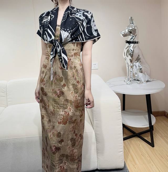 上新香奈儿 110尺寸 双面同色 丝毛款 羊绒方巾抢Vip推荐 下手一定要快 高端 大爱 纯羊绒 婴儿触感舒服到飞女人尤物 货极少 四季都可以用真心美的让人非常