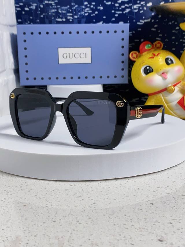 Gucci古奇 2025高清防紫外线太阳镜女士时尚墨镜明星同款韩版大框眼镜。镜片双G对应