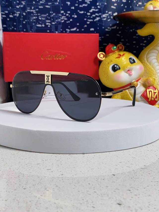 Cartier 卡地亚 原单品质2025新款男士偏光太阳镜 材质：高清宝丽来偏光镜片、金属合金印字Logo镜腿。看细节就知道大师手工制作设计，做工精致，高端大气