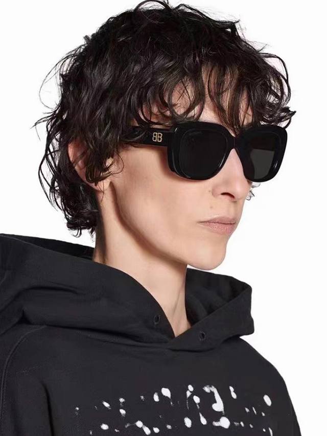 Balenciaga巴黎世家 2025新款蝶形墨镜女时尚潮流方框复古板材太阳眼镜男Bb0295