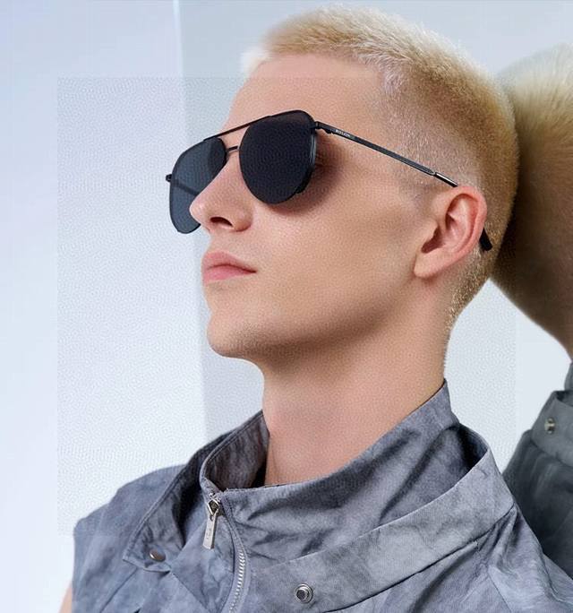 Lv 男款炫彩飞行员偏光太阳镜 材质：高清尼龙加厚卡槽高清偏光镜片 无边框镜架颜型号：L28901