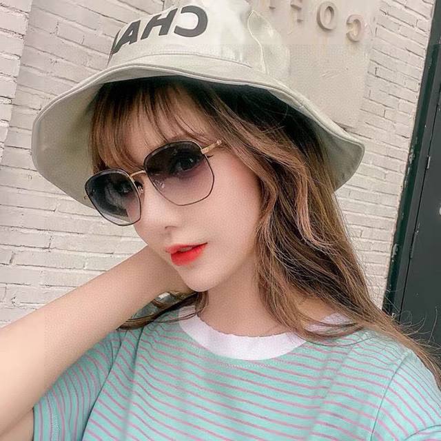 Gucci 新款尼龙偏光太眼镜，无框钻石 切边更有质感，大气女人范儿，大脸小脸都好看 ！型号：G0299