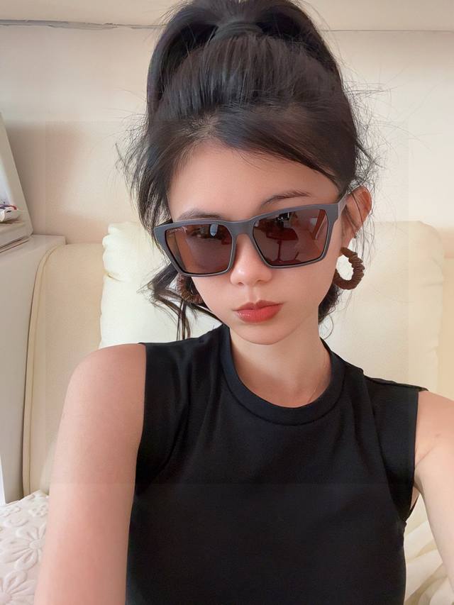 阿玛尼 2025新款超百搭金属尼龙太阳镜、造型轮廓超大镜框完美修饰脸型，时尚超级百搭 ！型号：A8100