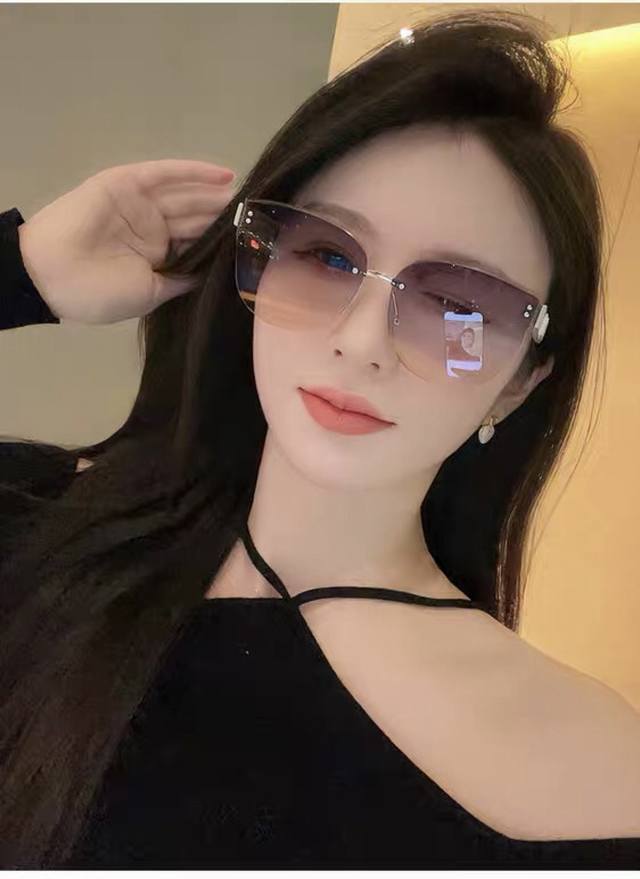 Dio*辣妹墨镜女美式网红款椭圆无边框个性防紫外线遮阳太阳眼镜