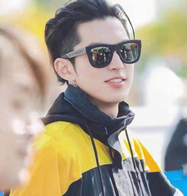 经典永不过时 Givenchy *Gv7016 Size:53-21-145