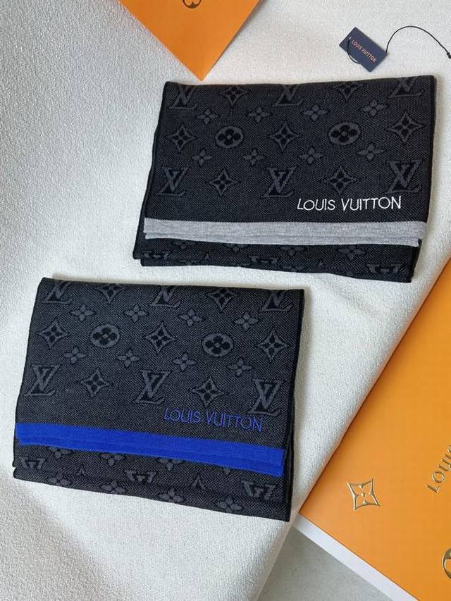 特批： 重磅奢华！！Lv男女同款实物超级重磅！！经典中的永恒，永恒中的经典永远不过时，永远不挑搭配！！！这样的格子老花真的每年看都觉得好看，羊绒的面料，非常有水