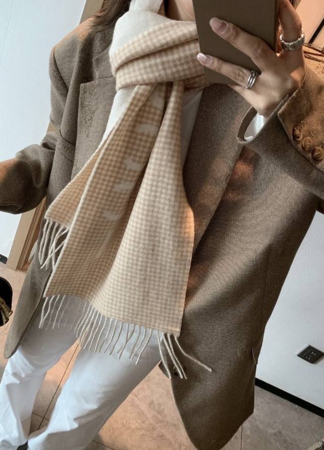 Gucci燕麦色Jackie Mini大爆款 新款 单肩斜挎都可以 尺寸：30*180