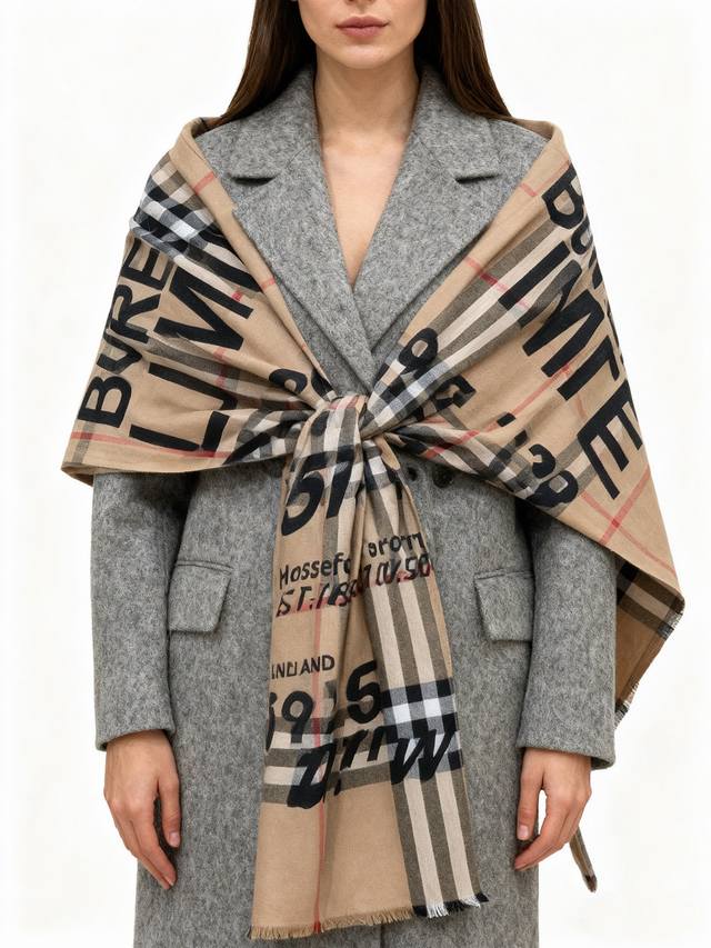 这个款终于可以拿出来卖了，看图说话啥都没搭配只是纯色背景拍照就已经感觉到它的超级精彩！超级重工！原版工艺！面料丝毛混纺非常有质感，经典格Vs小怪兽印花，超级好看