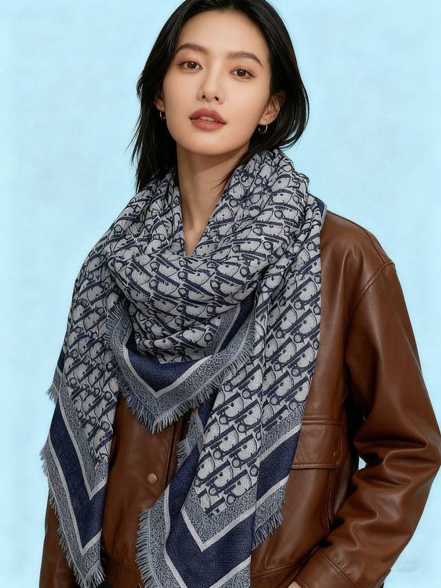 张碧晨同款Cd高端版Dior 超级趁手的一件宝藏单品 不见实物根本不知道他的美 无敌的配色 极致简约的款式设计 俗话说无对比无伤害 亲爱的小主们带眼识货 精品之