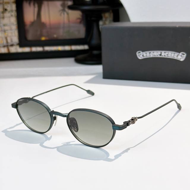 Chrome Heart* Model: Clitorial Size: 53口22-143