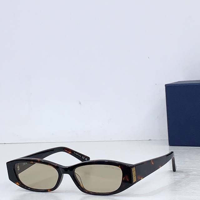 Dio* Model：Diorgraphique S1F Size：57口16 140