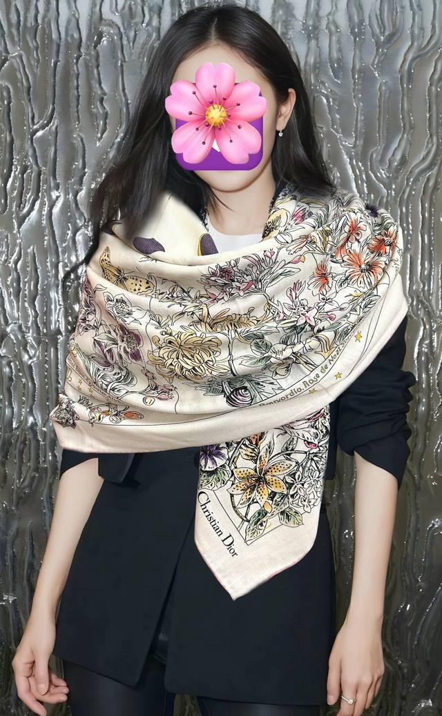 上新迪奥 2025 花奔系列双面同色 经典优雅 ~气质到骨子里 新一季的面料超高级，真心超级柔软，丝丝顺滑 韧性很强 不容易被轻易勾丝！今年新出的系列~真的被这