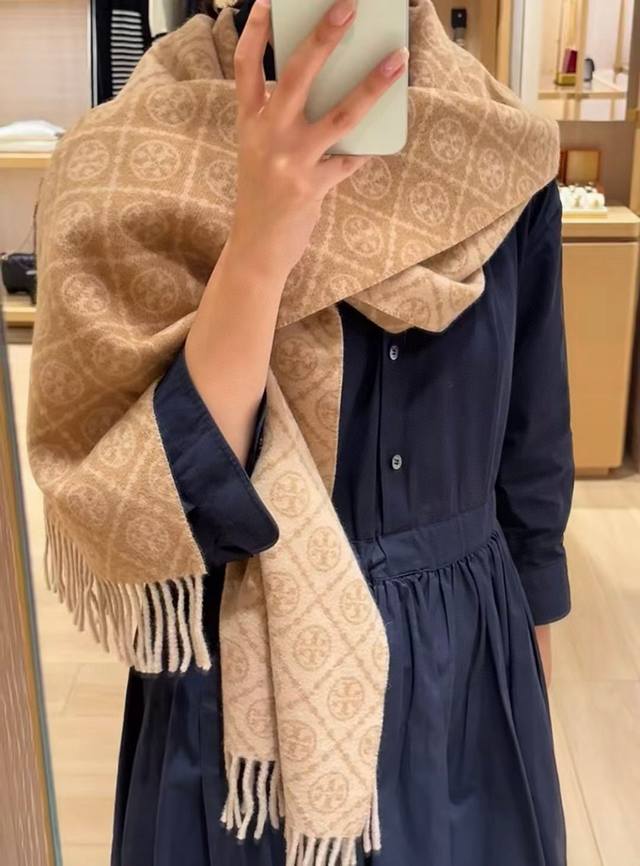 Tory Burch 托里伯奇 专柜同步上新很幸运拿到這个品牌的东西，真的不多见，很少在国內做订单，款式真的少的可怜顶尖奢侈品牌，秉承传统，技艺，热诚，散发独特