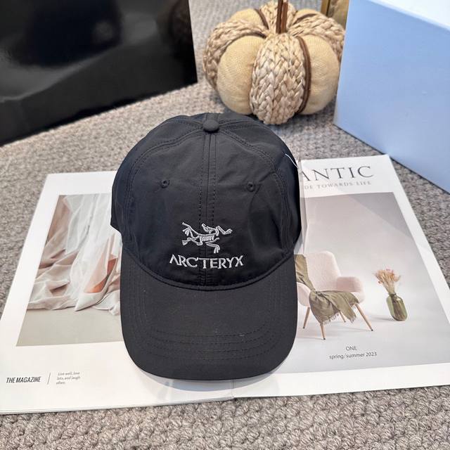 Arcteryx Small Bird Hat 始祖鸟刺绣标弯檐棒球帽轻量帽子防晒帽遮阳帽情侣款Small Bird帽子四季皆宜，性能持久。适合越野跑、徒步、登