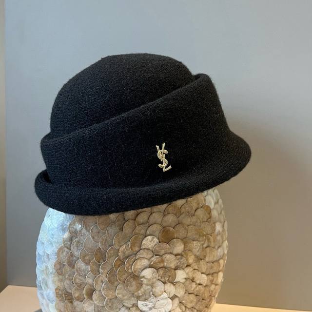 Ysl圣罗兰新款羊毛卷边盆帽，不规则剪裁设计，头围57Cm