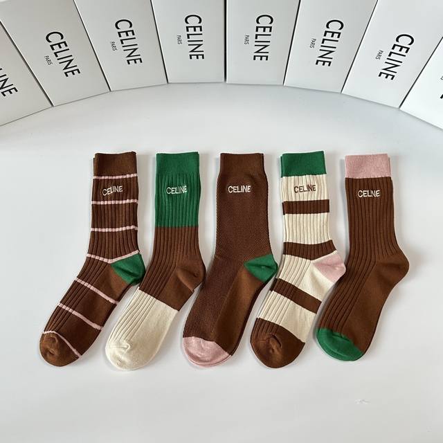 特 配专柜包装 Celine 赛琳 新款双针刺绣中长款堆堆袜袜子！一盒五双，专柜同步筒袜袜子，大牌出街，潮人必备超好搭。