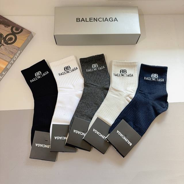 配包装 一盒5双 Balenciaga 巴黎世家 新款男士中筒袜子潮人必不可少的时尚专柜代购袜子 ，超级时尚潮流百搭款！
