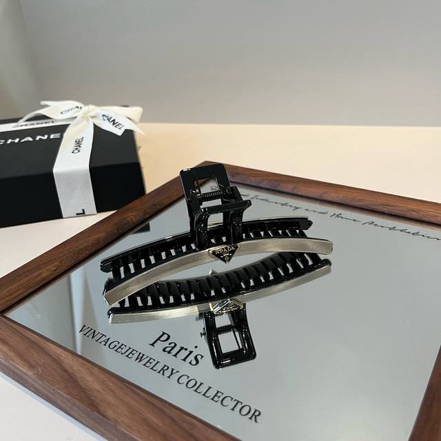 prada普拉达发夹