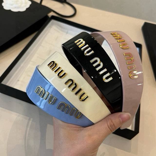 Miumiu缪缪亚克力发箍