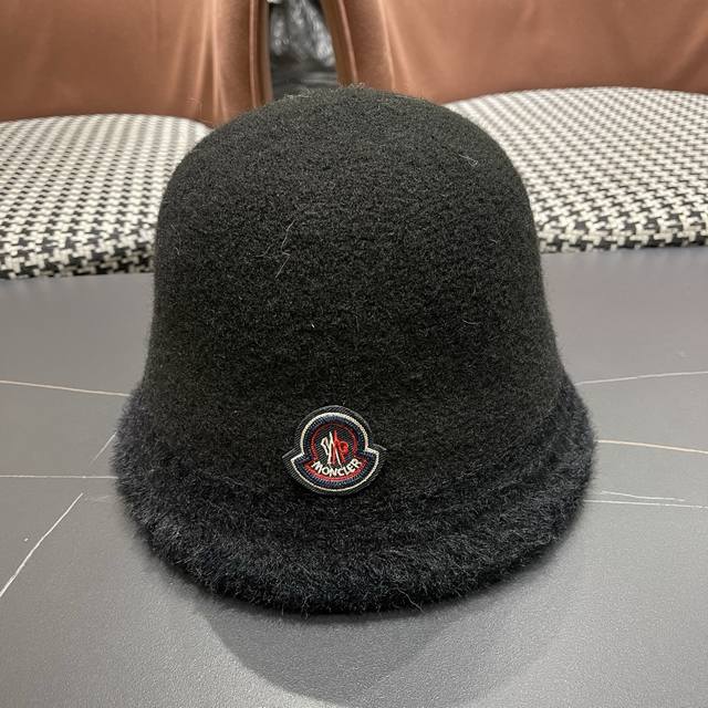 Moncler 蒙口 羊毛渔夫帽女秋冬新款显脸小高级感毛绒水 桶帽子日系保暖百搭盆帽