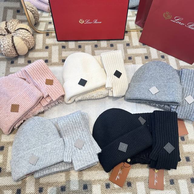 Loro piana 三件套装秋冬款翻边羊毛针织毛线帽 高品质定制！这款必定是极简主义的最爱 干净，利索，时尚百搭，绝对不挑脸型！ 属于时尚经典的万年款！ 男女