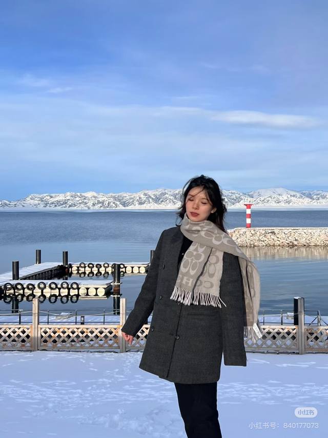 Cocah 蔻驰经典正扣都在抢货的节奏 高端原版尾单全套辅料齐全 Coach经典C字母太好看了吧！不仅有颜值还有品质，97%羊毛+3%羊绒，手感超级软糯和舒服，