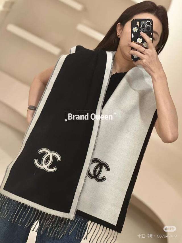 新 Hanel 秋冬新款24 新款24年小香秋冬新款，性价比之王经典大双C 拼色搭配别有一番风味，人工手工打穗，精梳羊毛质感顺滑柔软，秋冬搭配绝绝子！魅力无限～