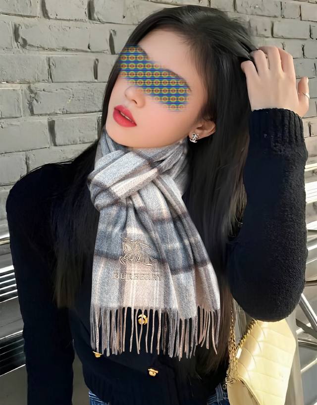 110%山羊绒 水波纹 2025巴宝莉采用内蒙古顶级山羊绒，最新款男女通用情侣款重磅推荐 经典的格子，永不过时非常保暖柔软亲肤，不扎脖经典巴宝莉格纹设计太美了赶