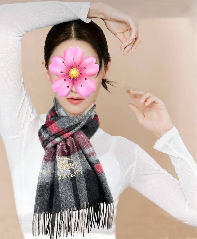 110%山羊绒 2025巴宝莉采用内蒙古顶级山羊绒，最新款男女通用情侣款重磅推荐 经典的格子，永不过时非常保暖柔软亲肤，不扎脖经典巴宝莉格纹设计太美了赶紧下手吧